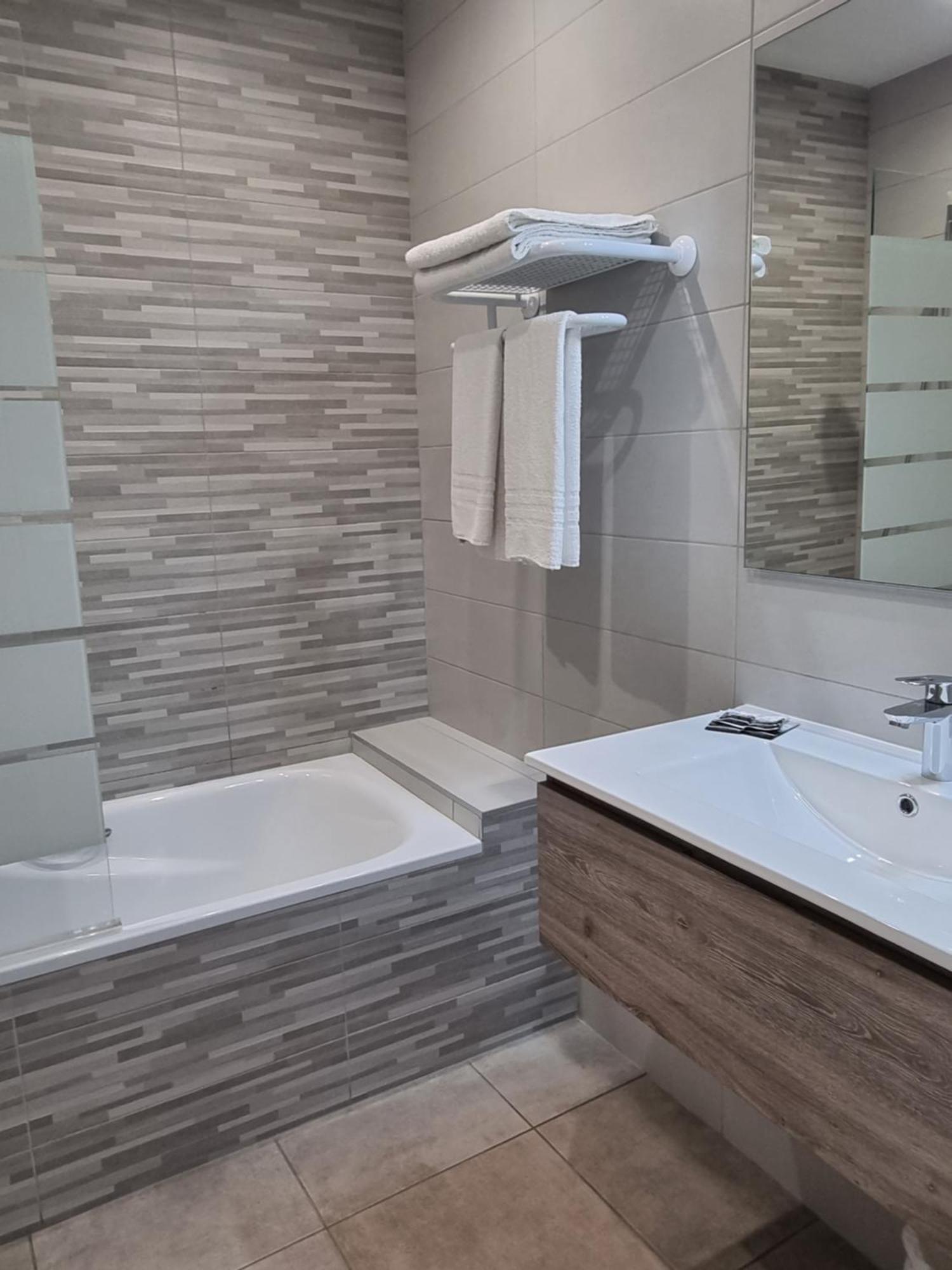 Hotel Ambeille Vue Mer Collioure Bagian luar foto