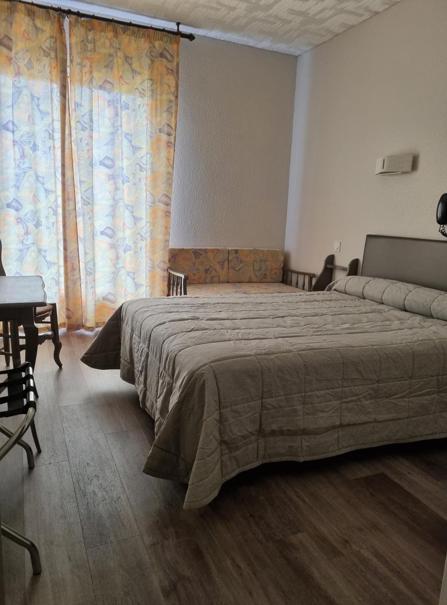 Hotel Ambeille Vue Mer Collioure Bagian luar foto